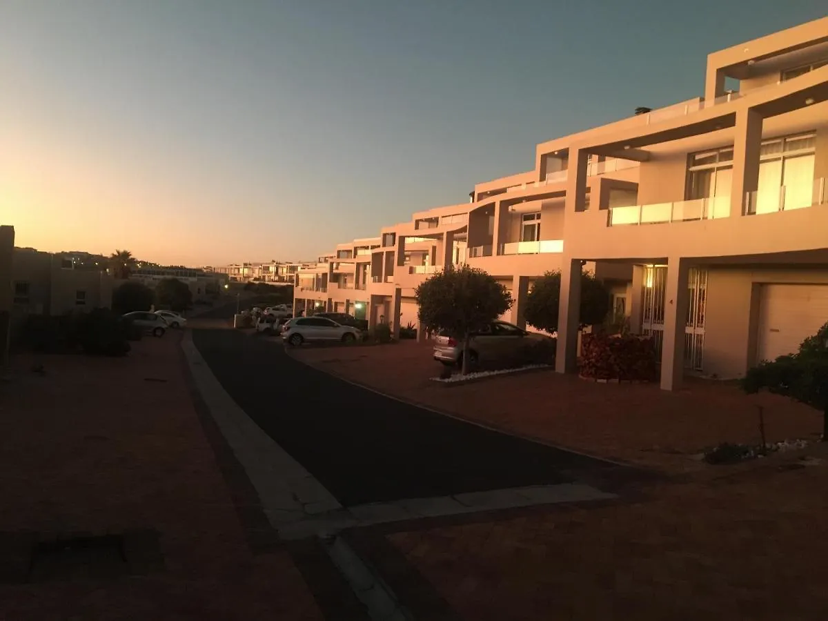 2Whitewaters Bloubergstrand Homestay 0*,