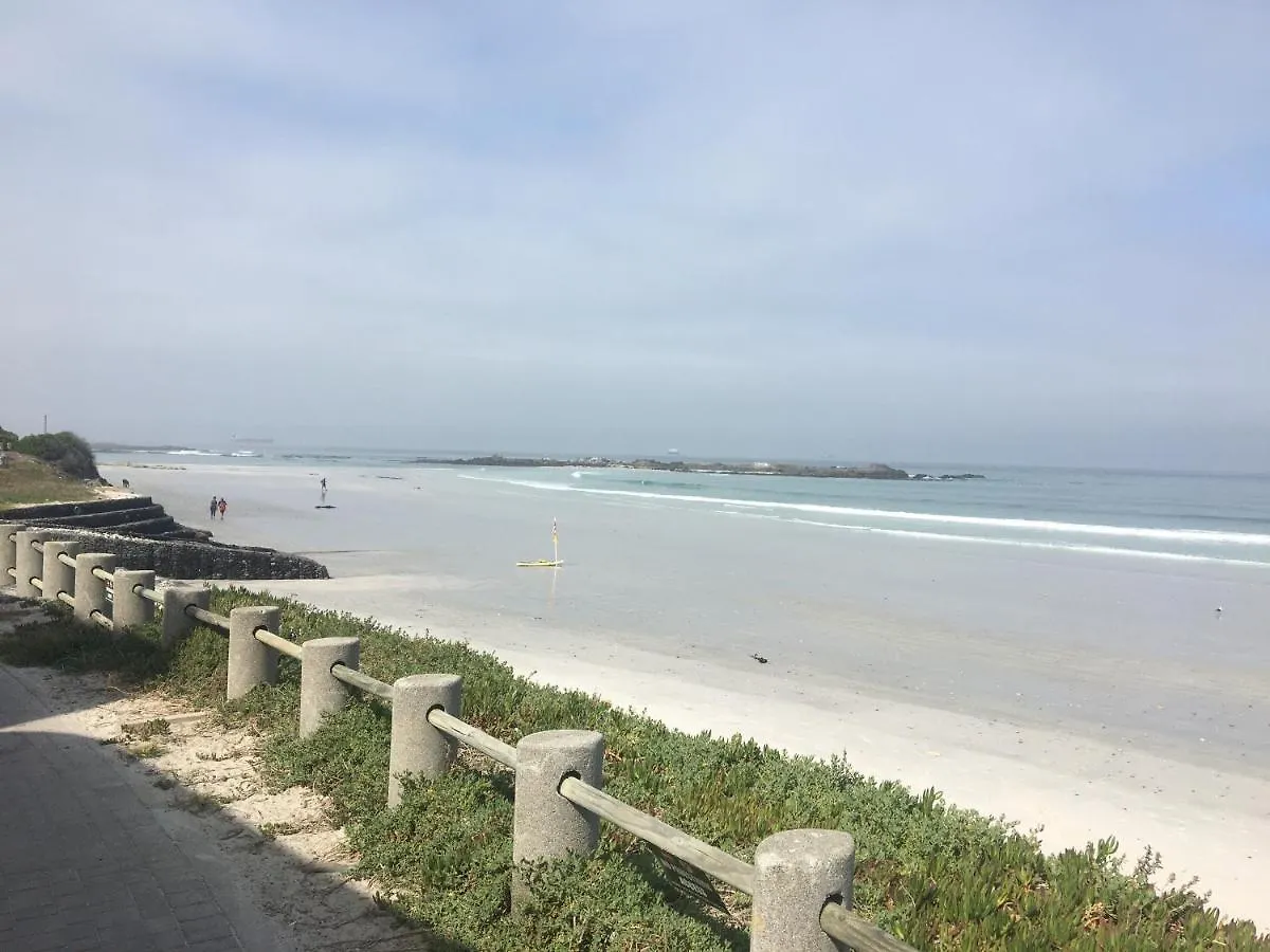 2Whitewaters Bloubergstrand Homestay