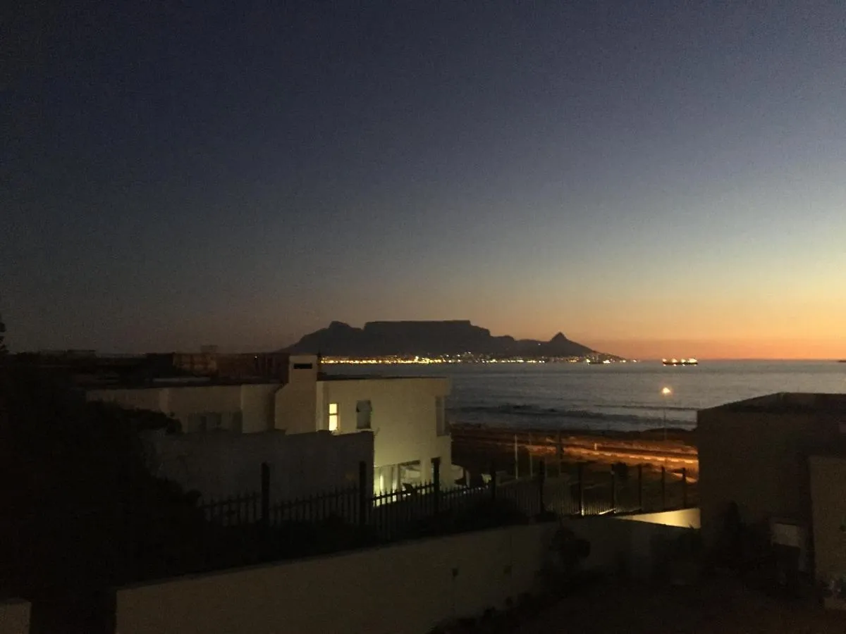 2Whitewaters Bloubergstrand Homestay