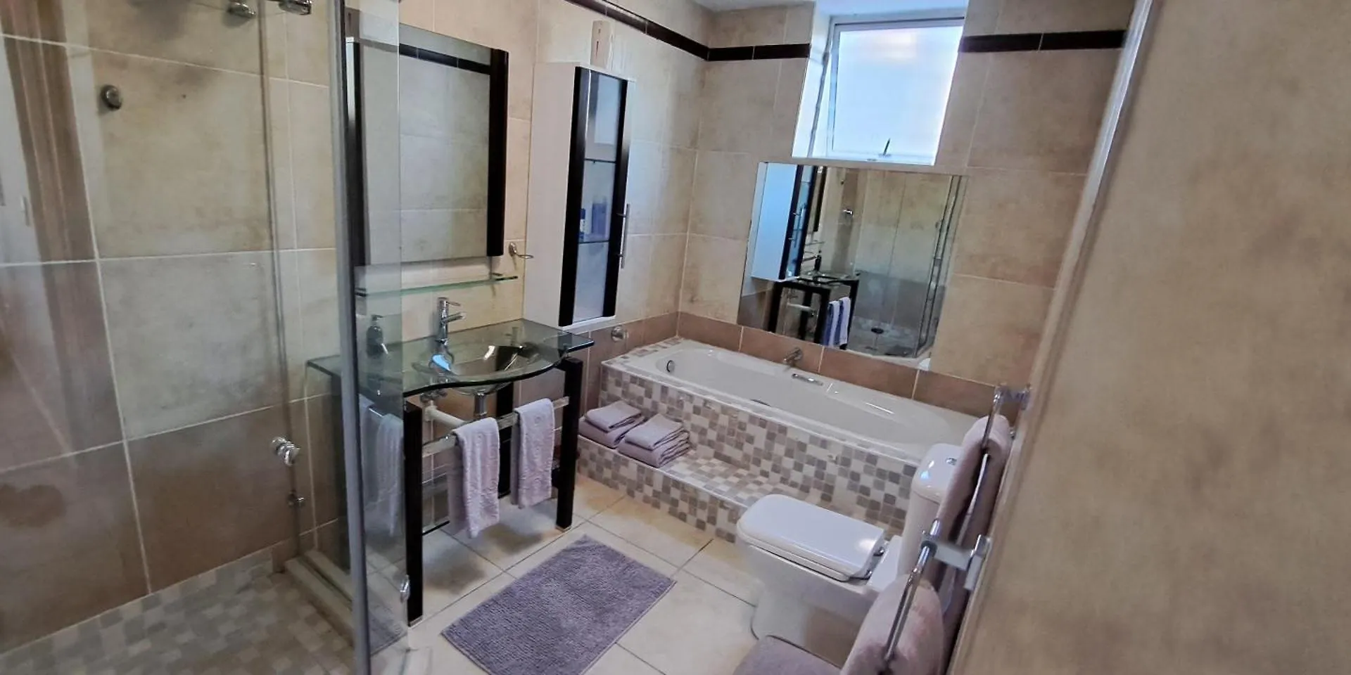 2Whitewaters Bloubergstrand Homestay